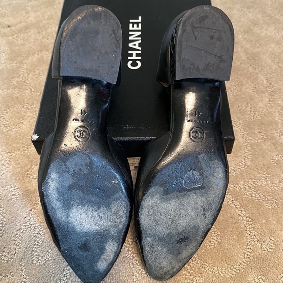 CHANEL Black Leather Flats with Glossy Toe Cap - Picture 5 of 9